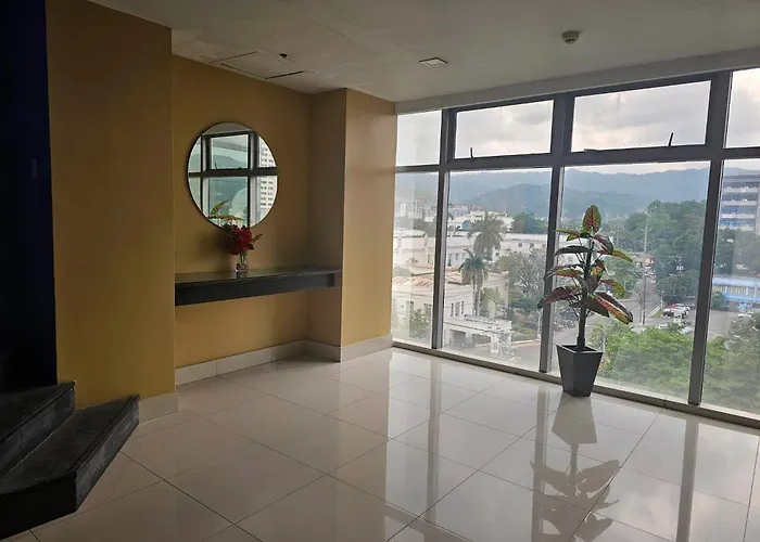 Hotel Capitol & Powered By Cocotel