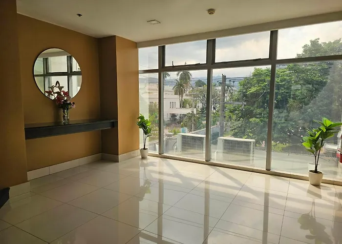 Hotel Capitol & Powered By Cocotel 3*