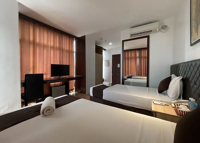 Hotel Capitol & Powered By Cocotel 3*