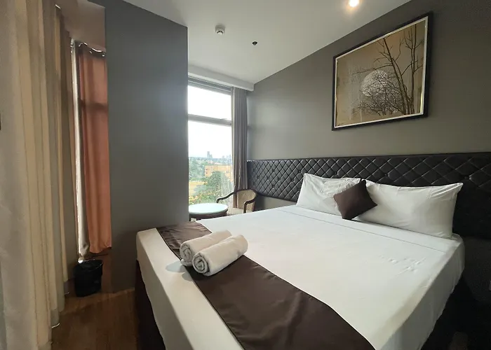 Hotel Capitol & Powered By Cocotel