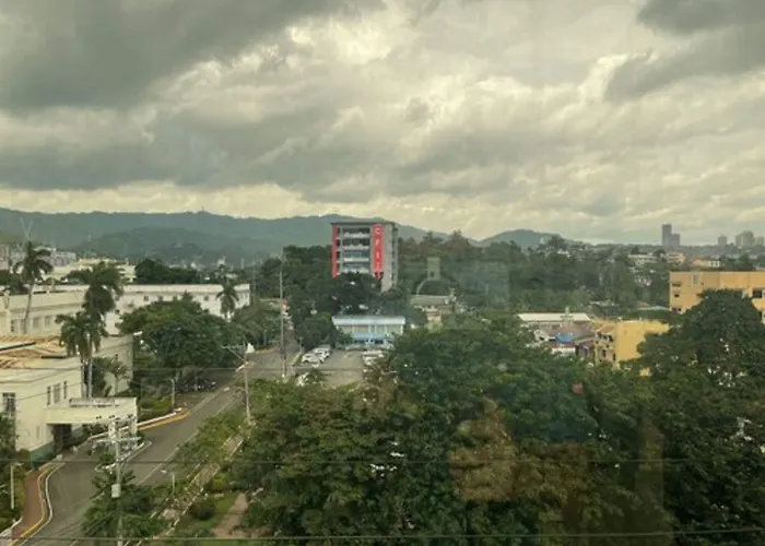 Hotel Capitol & Powered By Cocotel Cebu