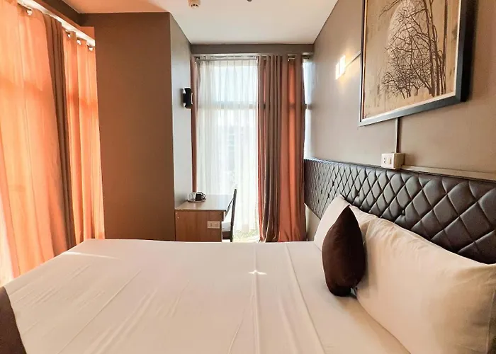 Capitol & Powered By Cocotel 3* Cebu