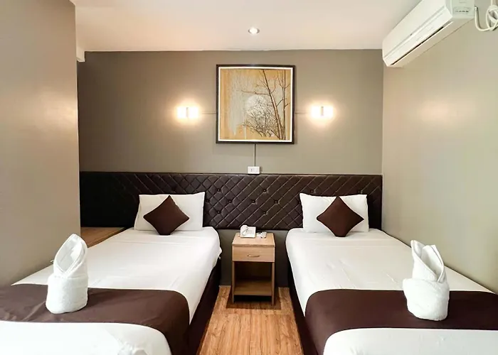 Hotel Capitol & Powered By Cocotel 3*
