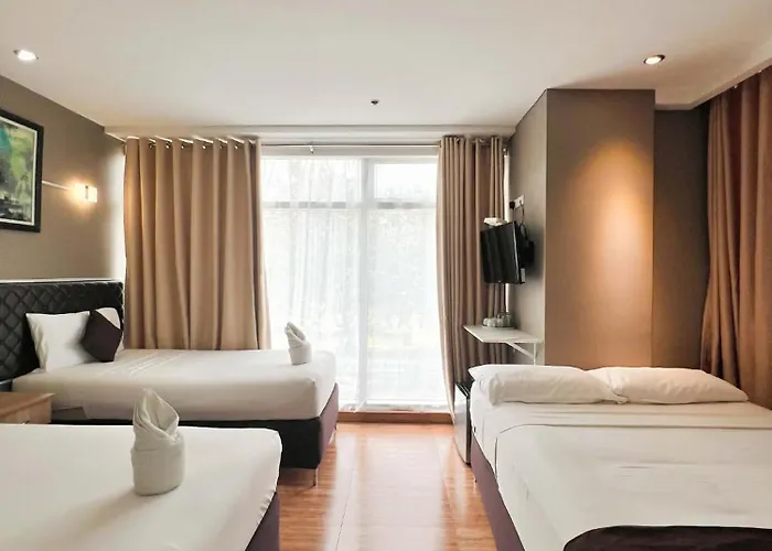 Hotel Capitol & Powered By Cocotel 3*