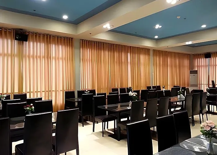 Hotel Capitol & Powered By Cocotel