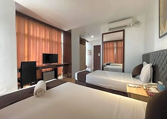 Capitol & Powered By Cocotel Hotel 3*