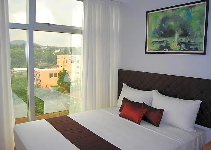 Hotel Capitol & Powered By Cocotel 3*